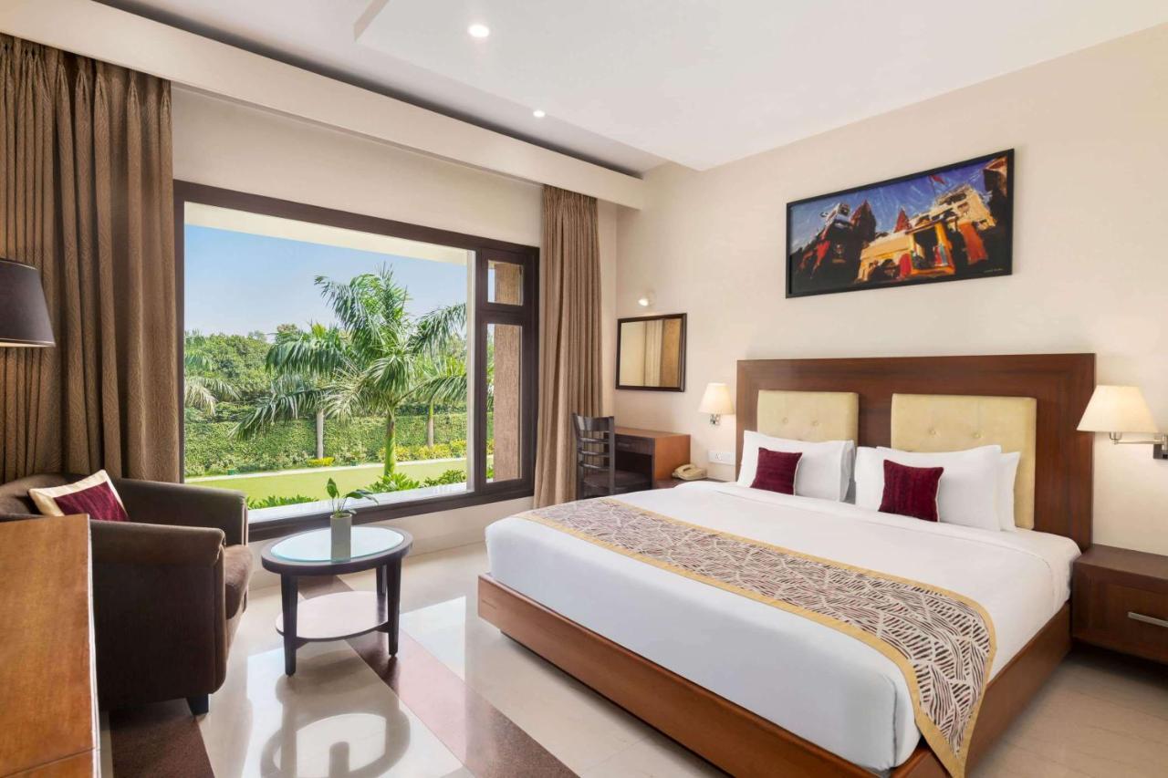 Ramada By Wyndham Varanasi Katesar Chandauli ภายนอก รูปภาพ
