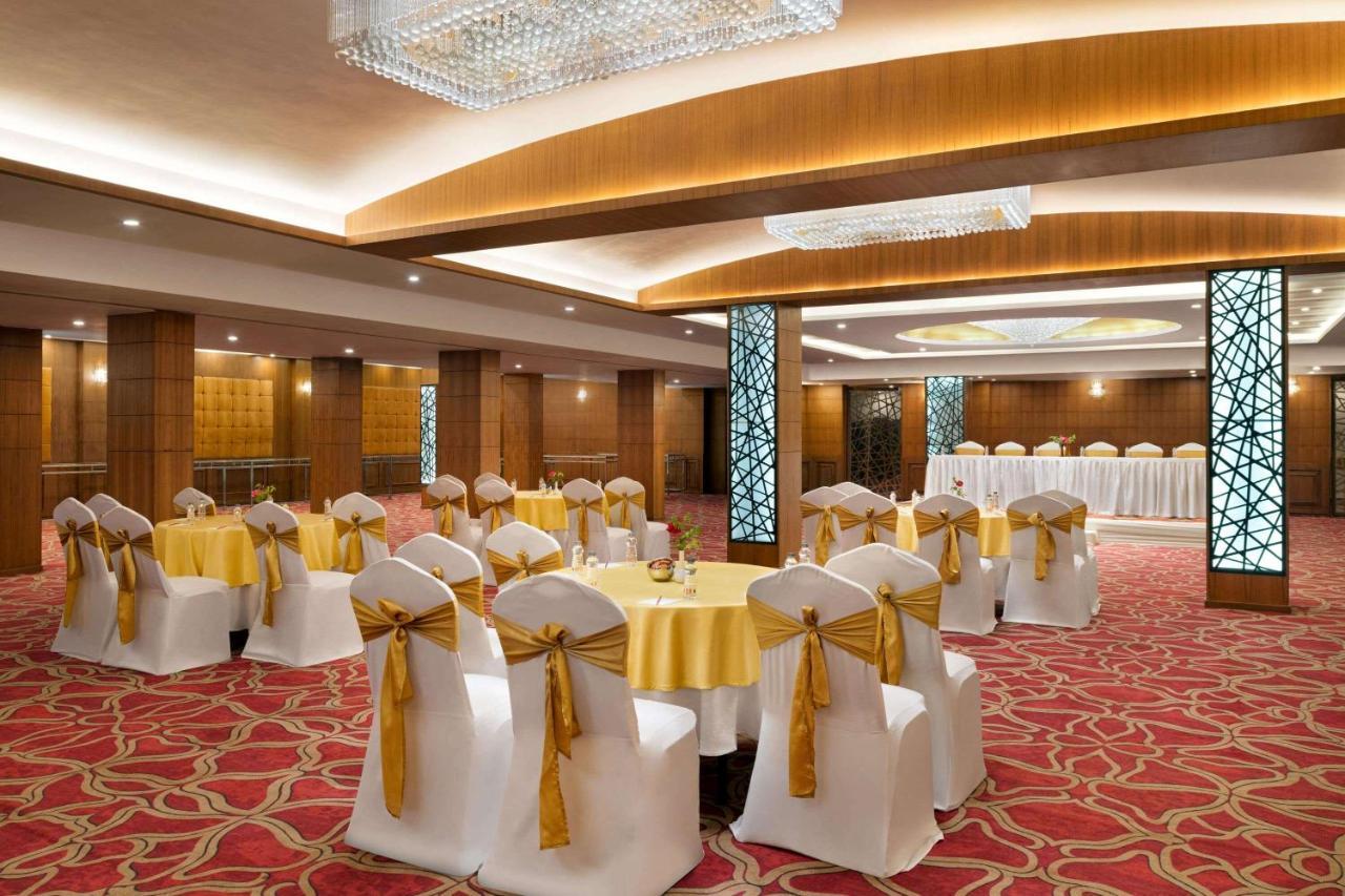 Ramada By Wyndham Varanasi Katesar Chandauli ภายนอก รูปภาพ