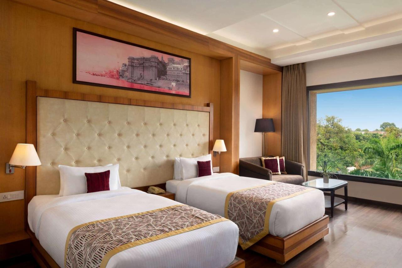 Ramada By Wyndham Varanasi Katesar Chandauli ภายนอก รูปภาพ