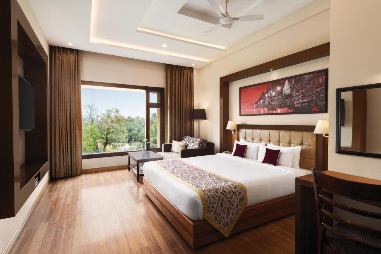 Ramada By Wyndham Varanasi Katesar Chandauli ภายนอก รูปภาพ
