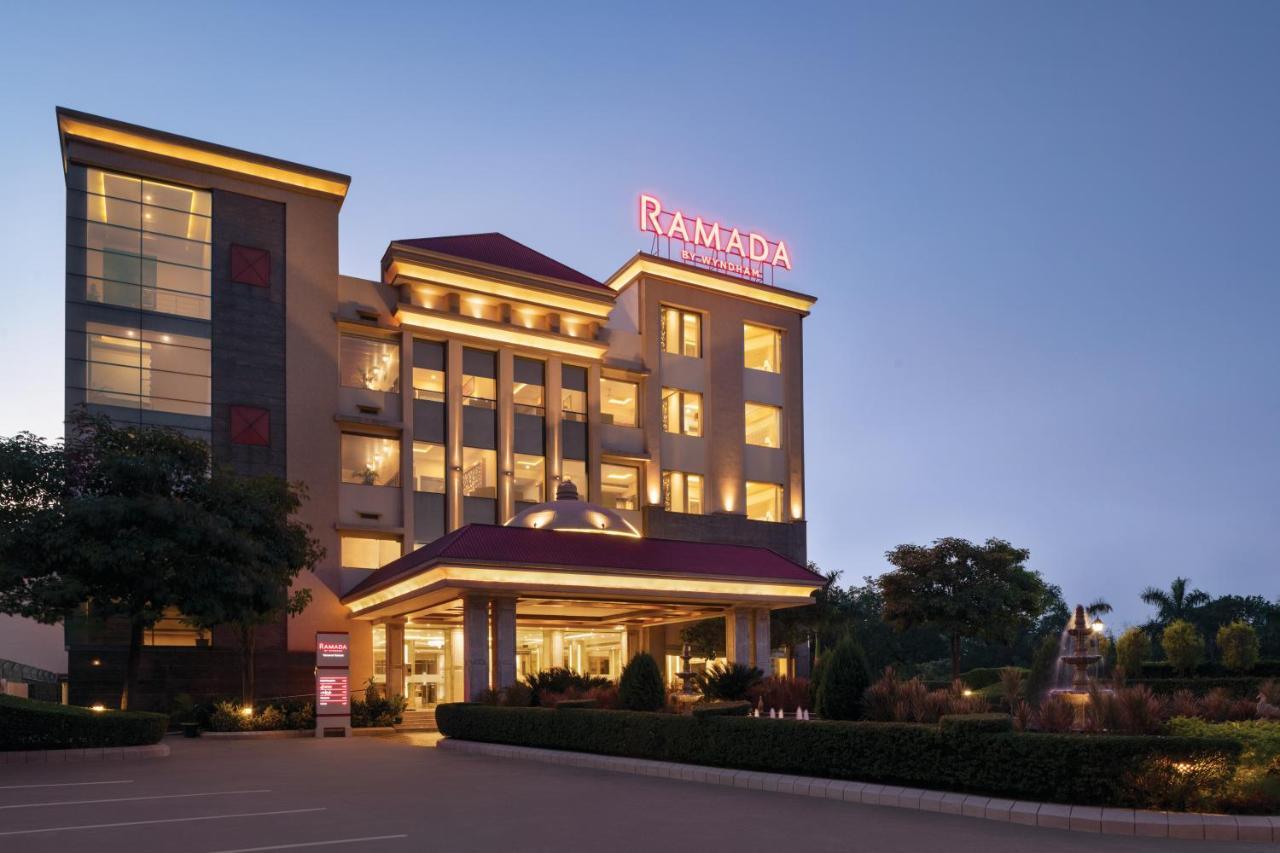 Ramada By Wyndham Varanasi Katesar Chandauli ภายนอก รูปภาพ