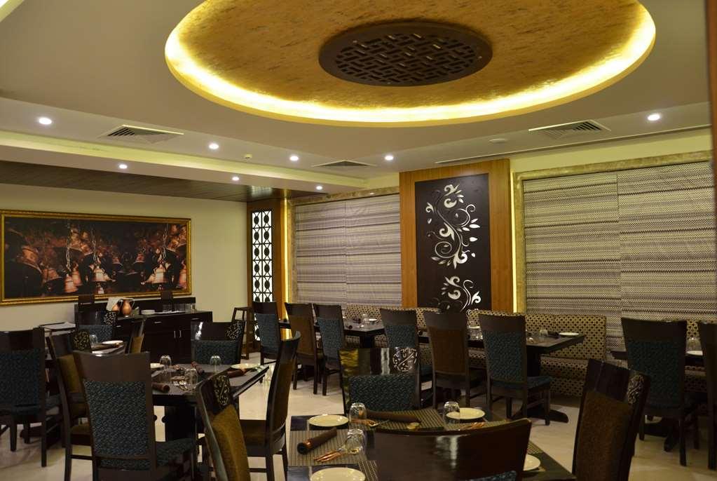 Ramada By Wyndham Varanasi Katesar Chandauli ร้านอาหาร รูปภาพ