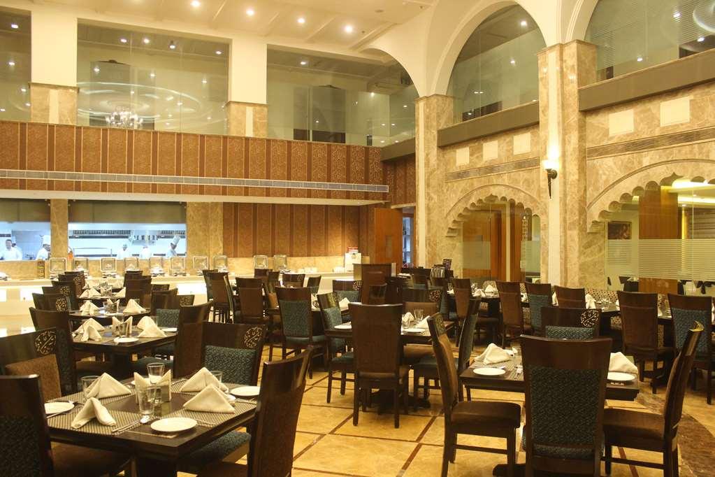 Ramada By Wyndham Varanasi Katesar Chandauli ร้านอาหาร รูปภาพ