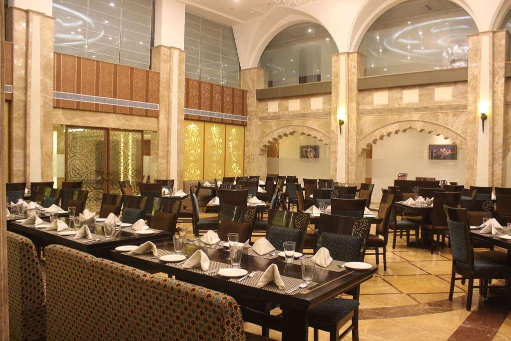 Ramada By Wyndham Varanasi Katesar Chandauli ร้านอาหาร รูปภาพ
