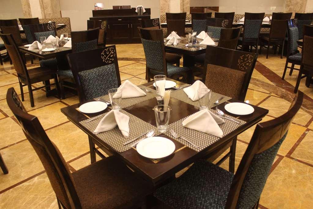 Ramada By Wyndham Varanasi Katesar Chandauli ร้านอาหาร รูปภาพ